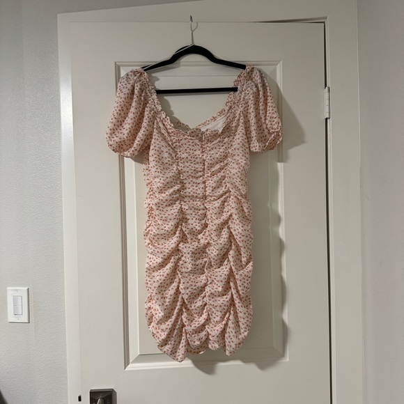 astr the label mini ruched floral dress - Picture 2 of 6